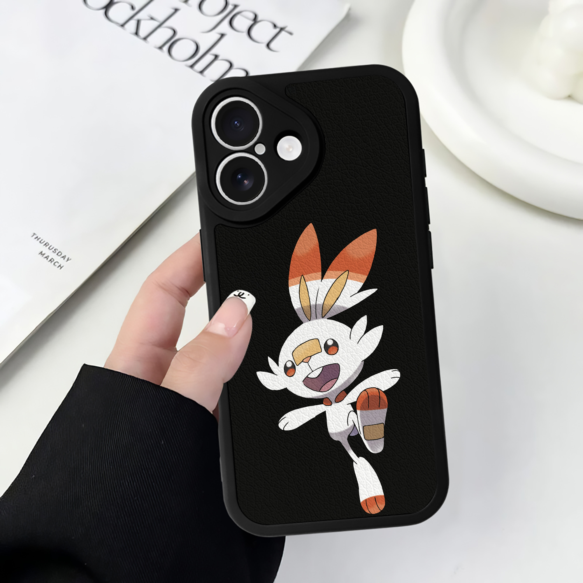 （画像用） ポケットモンスター Pokémon 【iPhone 16シリーズ対応】シリコンスマホケース（レザー調） 材質：シリコン
